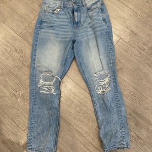 American Eagle Mom Jean 8 short
